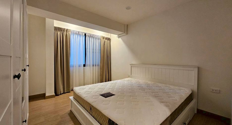 Condo en alquiler de 3 habitaciones en Watthana, Bangkok