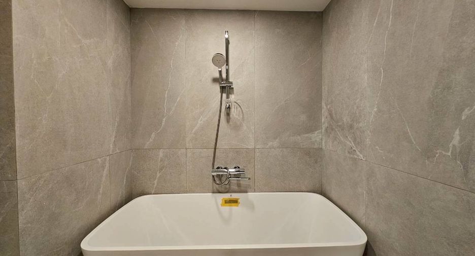 Condo en alquiler de 3 habitaciones en Watthana, Bangkok