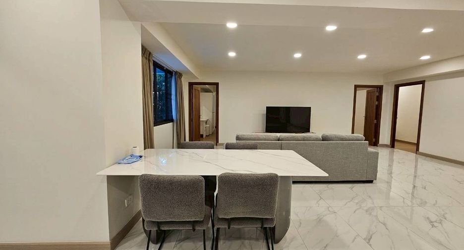 Condo en alquiler de 3 habitaciones en Watthana, Bangkok