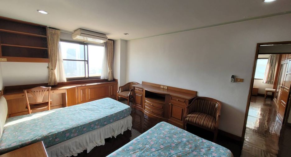 For rent 2 bedrooms condo in Khlong Toei, Bangkok