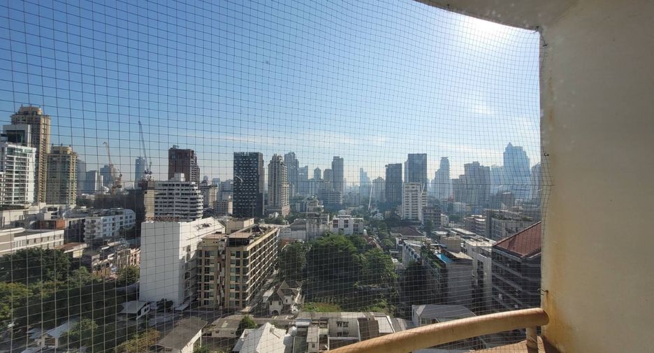 For rent 2 bedrooms condo in Khlong Toei, Bangkok