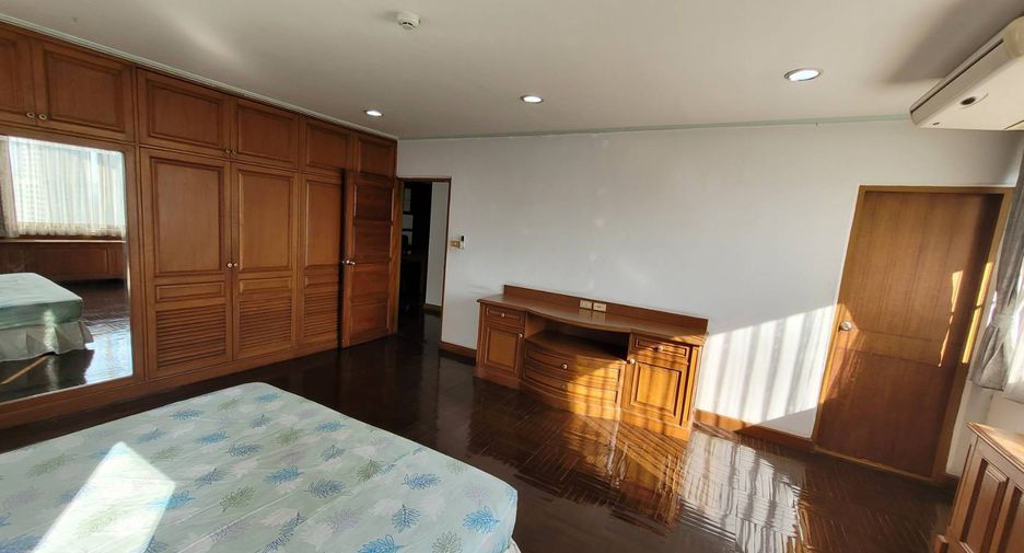 For rent 2 bedrooms condo in Khlong Toei, Bangkok