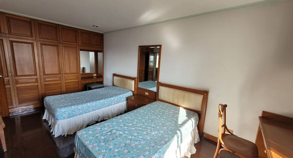 For rent 2 bedrooms condo in Khlong Toei, Bangkok