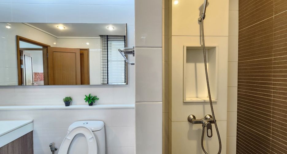 Condo en alquiler de 2 habitaciones en Khlong Toei, Bangkok