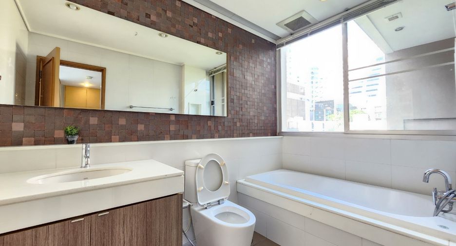 Condo en alquiler de 2 habitaciones en Khlong Toei, Bangkok