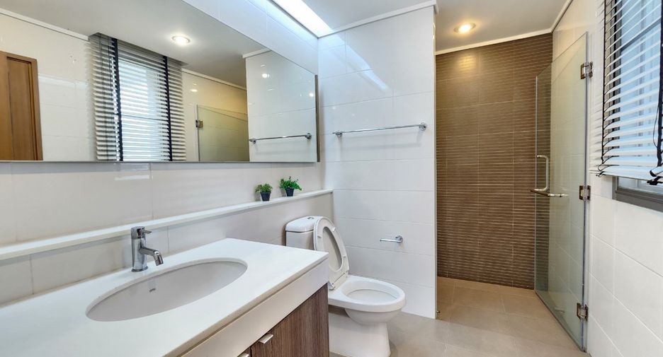 Condo en alquiler de 2 habitaciones en Khlong Toei, Bangkok