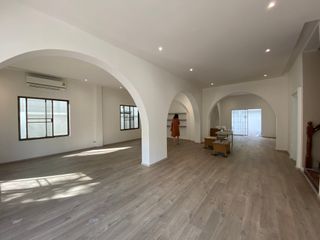 For rent 4 bedrooms house in Khlong Toei, Bangkok