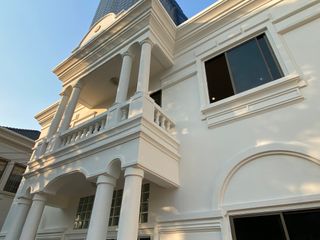 For rent 4 bedrooms house in Khlong Toei, Bangkok