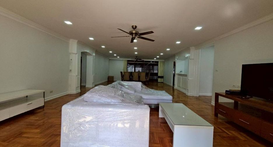 Condo en alquiler de 3 habitaciones en Watthana, Bangkok