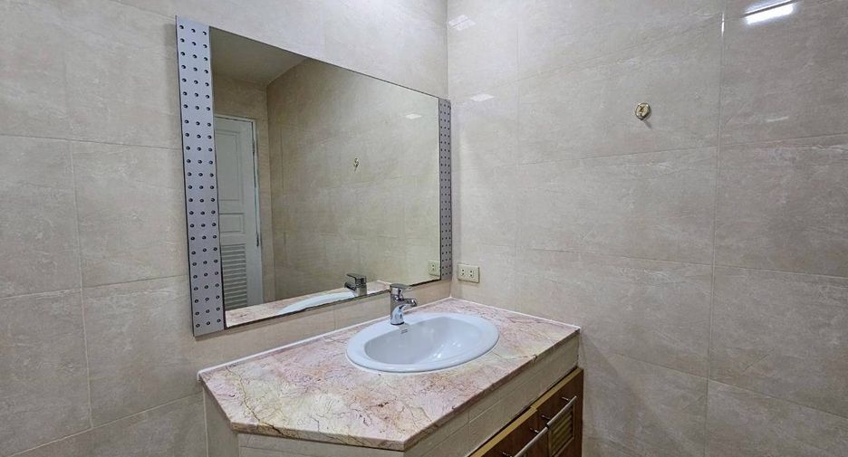 Condo en alquiler de 3 habitaciones en Watthana, Bangkok