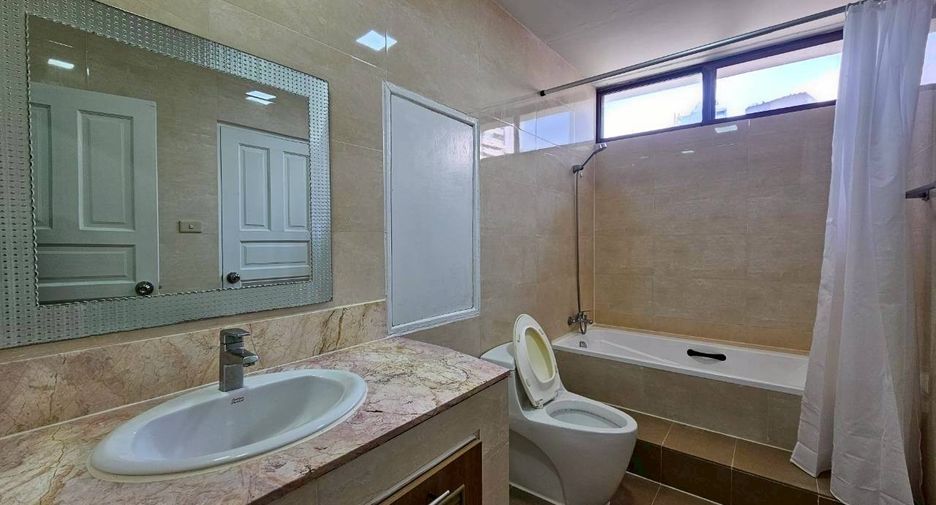 Condo en alquiler de 3 habitaciones en Watthana, Bangkok