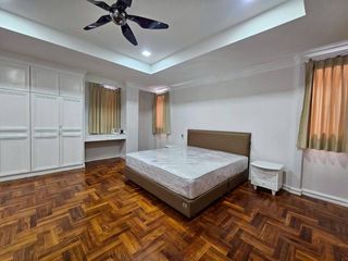 Condo en alquiler de 3 habitaciones en Watthana, Bangkok