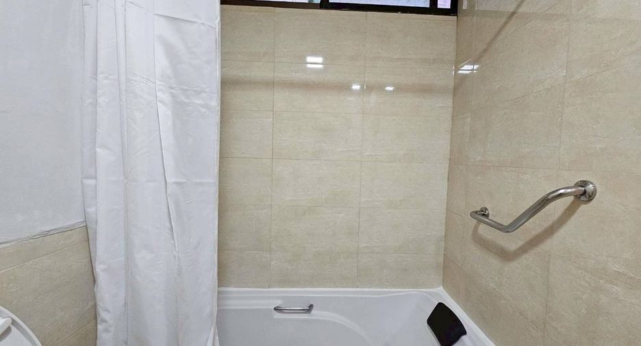Condo en alquiler de 3 habitaciones en Watthana, Bangkok