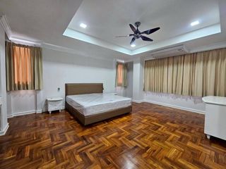 Condo en alquiler de 3 habitaciones en Watthana, Bangkok