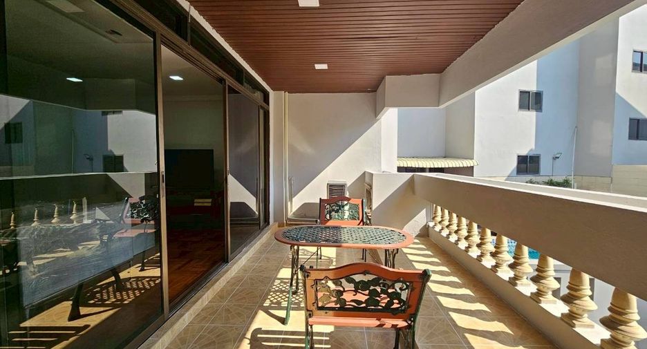 Condo en alquiler de 3 habitaciones en Watthana, Bangkok
