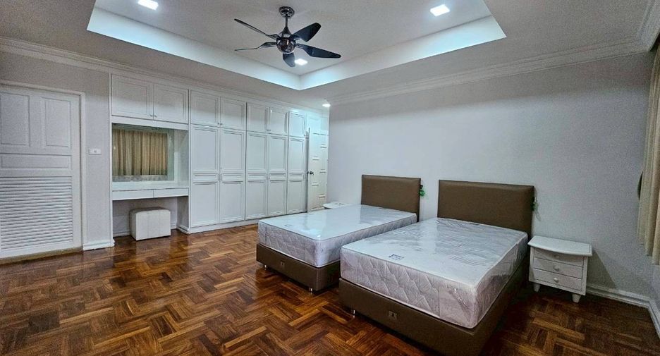 Condo en alquiler de 3 habitaciones en Watthana, Bangkok