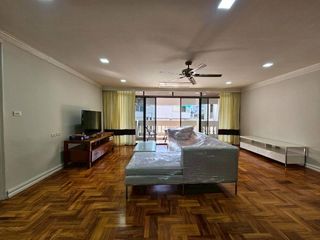 Condo en alquiler de 3 habitaciones en Watthana, Bangkok