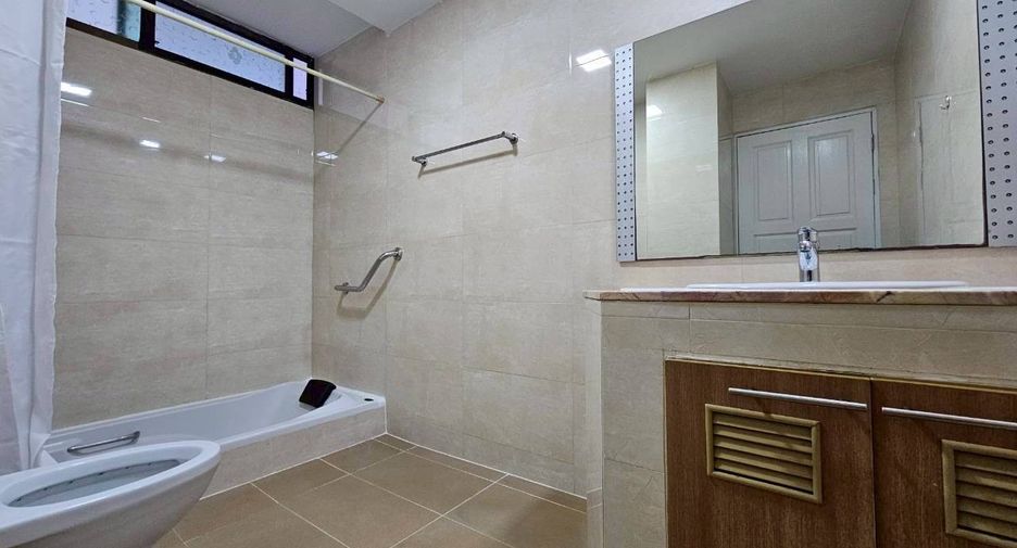 Condo en alquiler de 3 habitaciones en Watthana, Bangkok