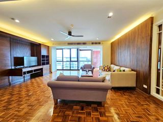 À louer 3 chambres condo à Yan Nawa, Bangkok