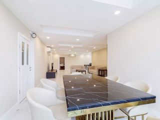 Wohnung zur Miete mit 3 Zimmer in Khlong Toei, Bangkok