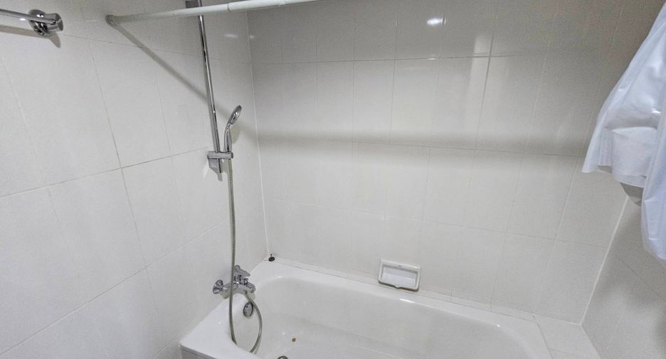 Condo en alquiler y en venta de 2 habitaciones en Khlong Toei, Bangkok