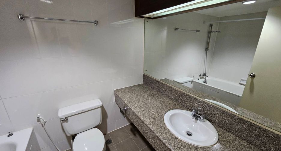 Condo en alquiler y en venta de 2 habitaciones en Khlong Toei, Bangkok