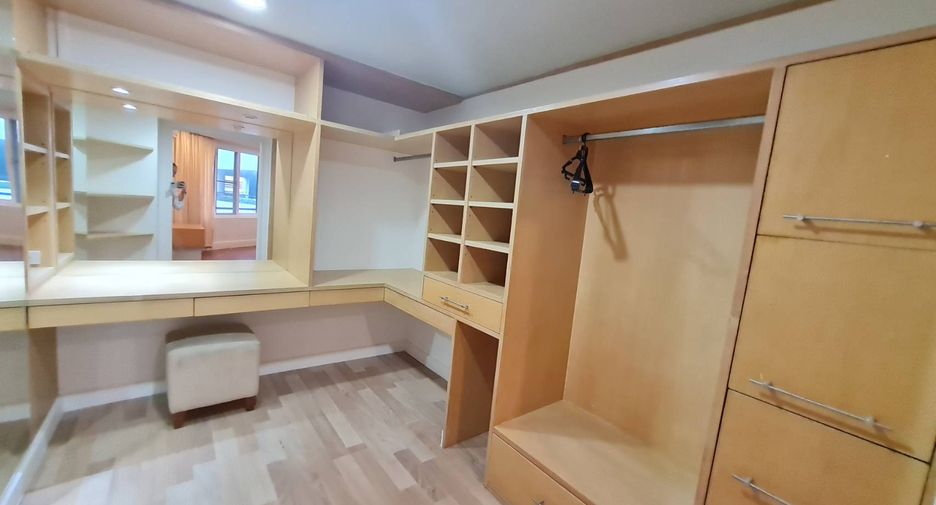For rent 2 ベッドルーム condo in Watthana, Bangkok