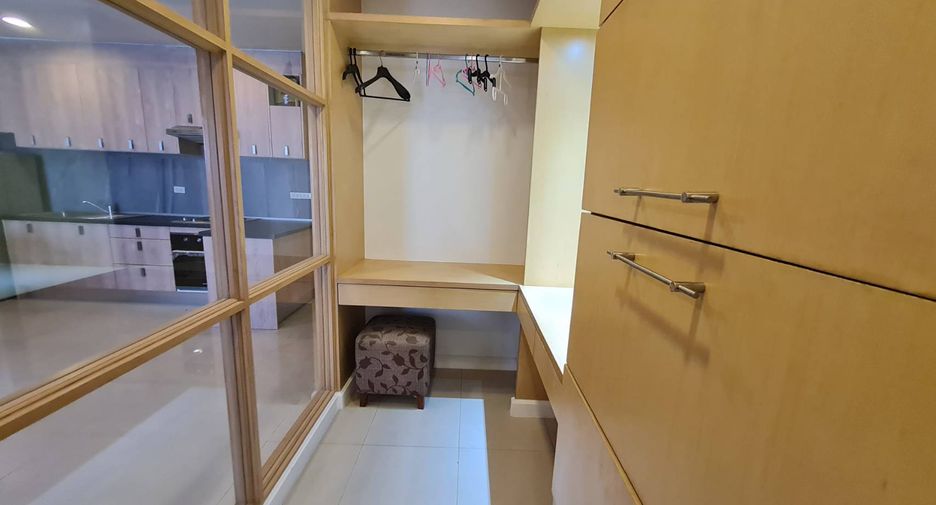 For rent 2 ベッドルーム condo in Watthana, Bangkok