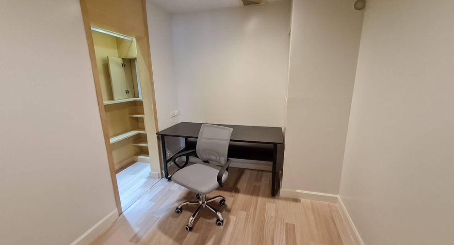 For rent 2 ベッドルーム condo in Watthana, Bangkok