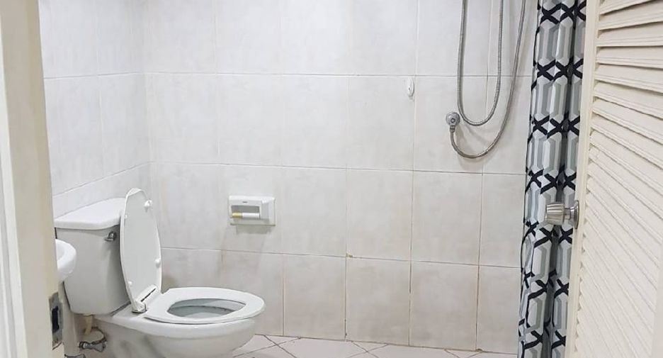 Аренда и продажа 3 спальни кондо в Щаттхана, Бангкок