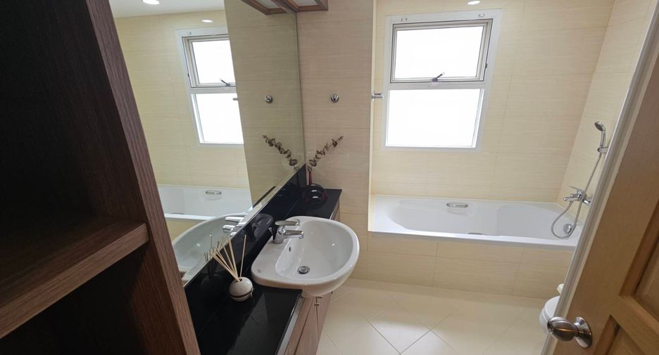 Condo en alquiler de 2 habitaciones en Khlong Toei, Bangkok