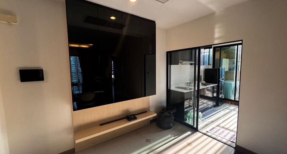 For rent 2 bedrooms condo 
