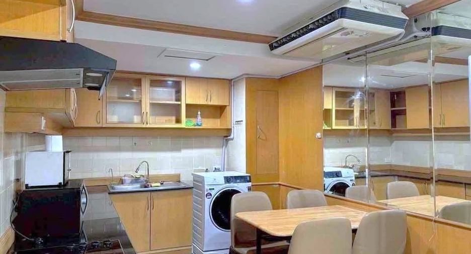 À louer 3 chambres condo à Sathon, Bangkok