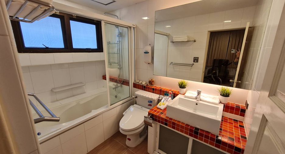 For rent 3 ベッドルーム condo in Sathon, Bangkok