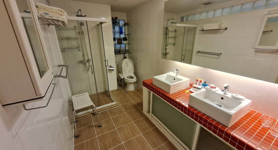 For rent 3 ベッドルーム condo in Sathon, Bangkok