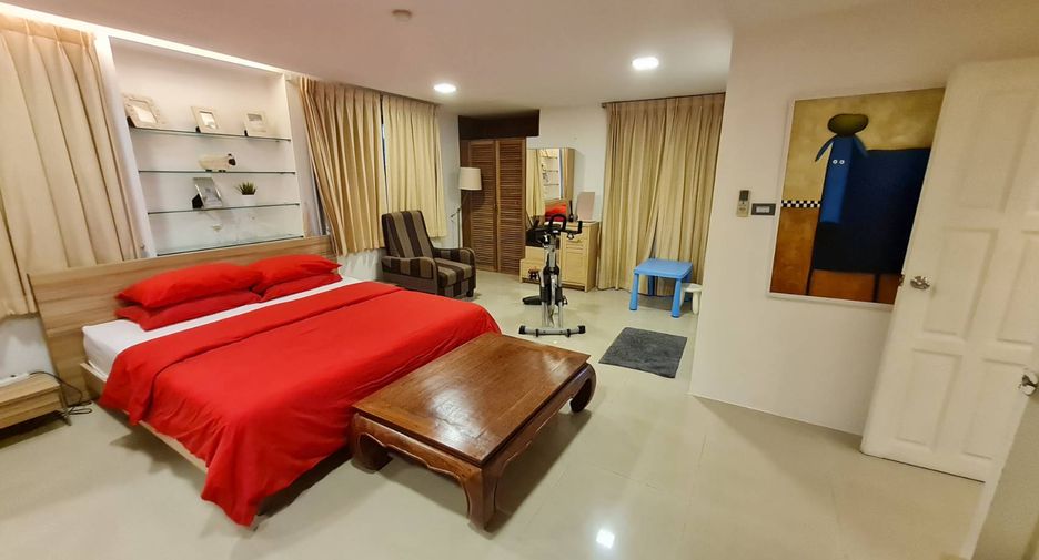 For rent 3 ベッドルーム condo in Sathon, Bangkok