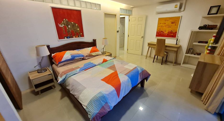 For rent 3 ベッドルーム condo in Sathon, Bangkok