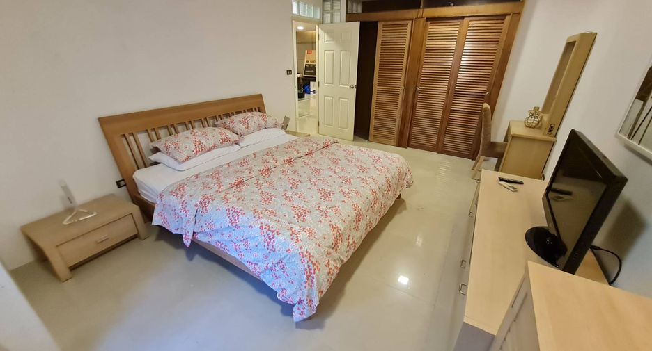 For rent 3 ベッドルーム condo in Sathon, Bangkok