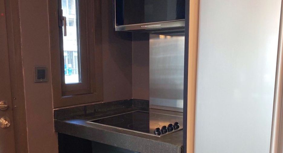 For rent 1 bed condo in Pathum Wan, Bangkok