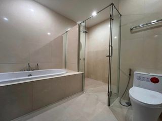 Condo en alquiler de 2 habitaciones en Khlong Toei, Bangkok