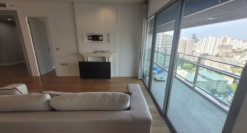 For rent 2 bedrooms condo in Khlong Toei, Bangkok