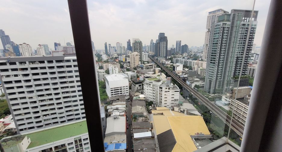 For rent 2 bedrooms condo in Khlong Toei, Bangkok