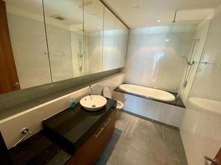 Condo en alquiler de 2 habitaciones en Khlong Toei, Bangkok
