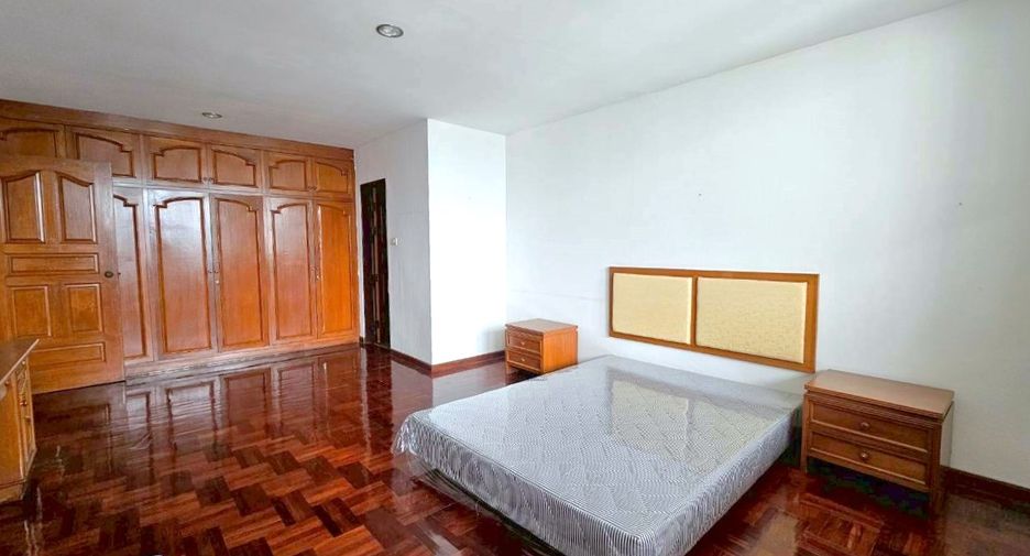 À louer 4 chambres condo à Khlong Toei, Bangkok