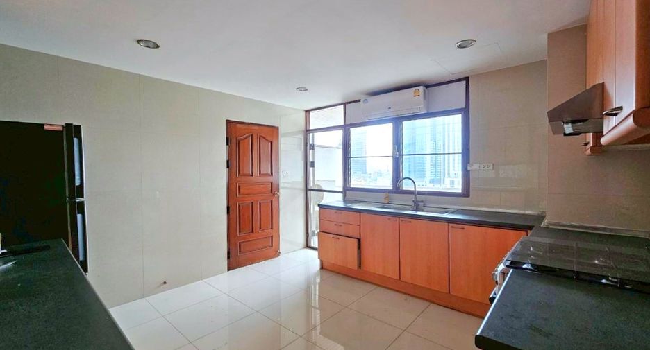 À louer 4 chambres condo à Khlong Toei, Bangkok