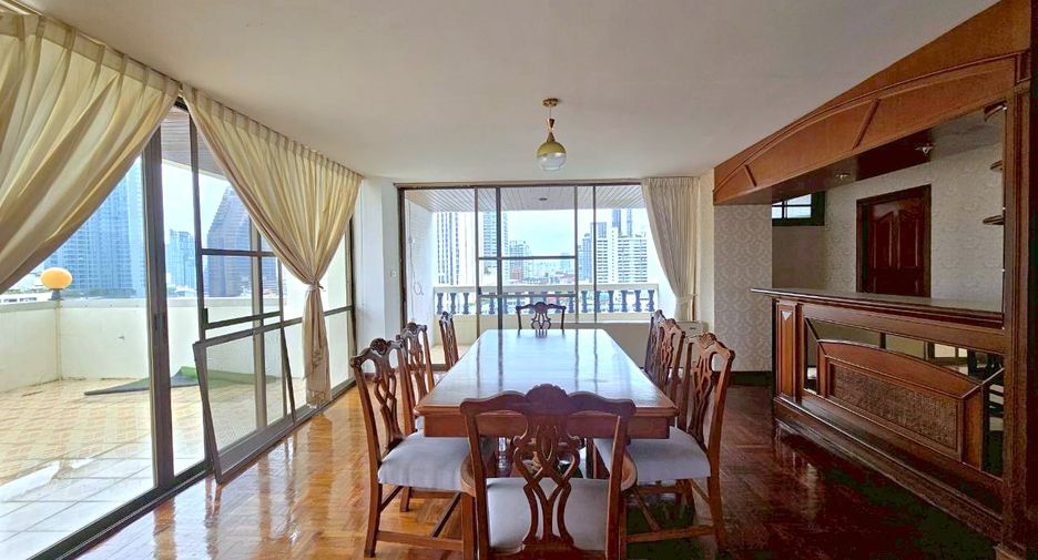 À louer 4 chambres condo à Khlong Toei, Bangkok