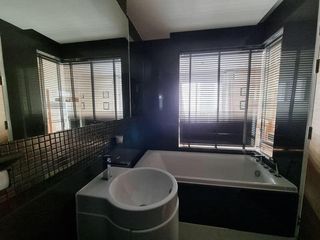 出租 和 出售 1 卧室 公寓 在 Phra Khanong, 曼谷