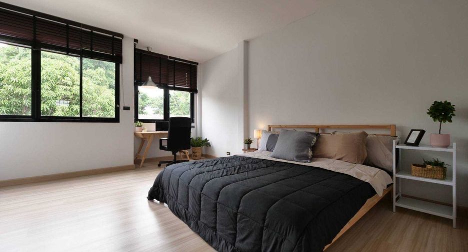 For rent 2 bedrooms townhouse in Watthana, Bangkok