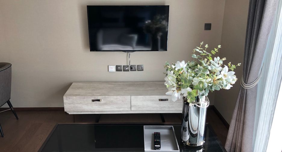 For rent and for sale 1 bed condo in Pathum Wan, Bangkok