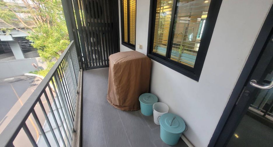 For rent 3 bedrooms condo in Pathum Wan, Bangkok